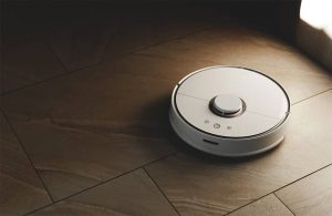6 Best Robot Vacuum For Luxury Vinyl, Roomba For Vinyl Plank Flooring
