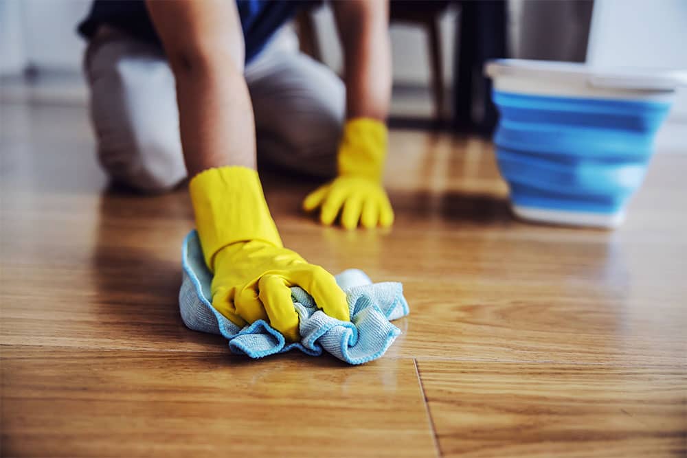 cleaning engineered hardwood floors with vinegar and water